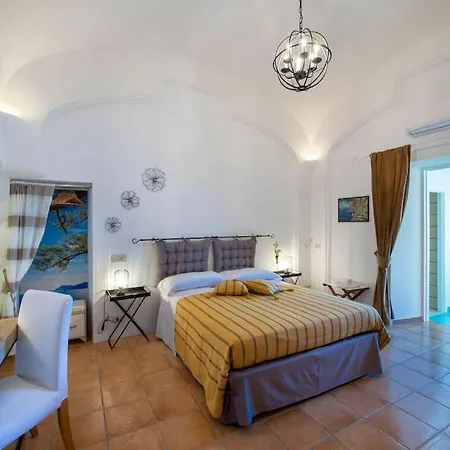 Domus Ursula Apartment *